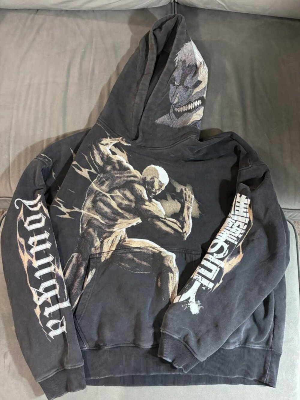 Attack on Titan YOUNGLA Armored Titan Reiner Braun Sweatshirt, size Large